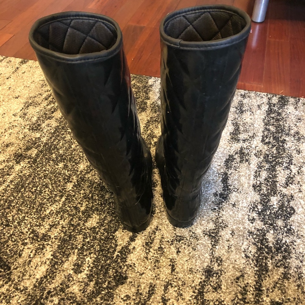 Quilted Hunter Rain Boots - Picture 2 of 3